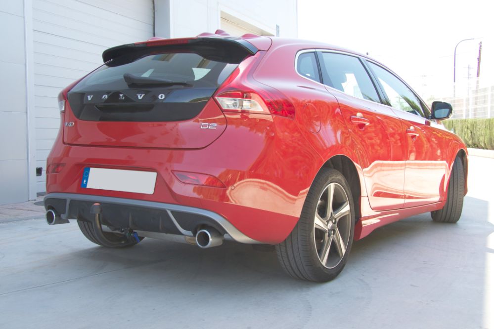 Volvo v40 cross country tow deals bar